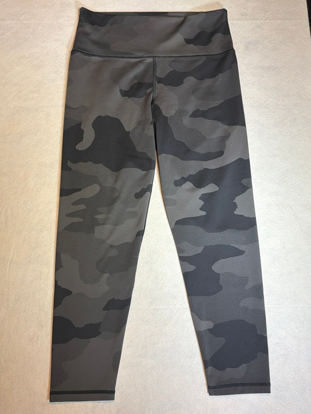 Aerie Charcoal Camo High Waisted Cropped Leggings Women’s XL Graphic Camouflage